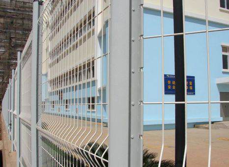 桃型柱光伏網圍欄