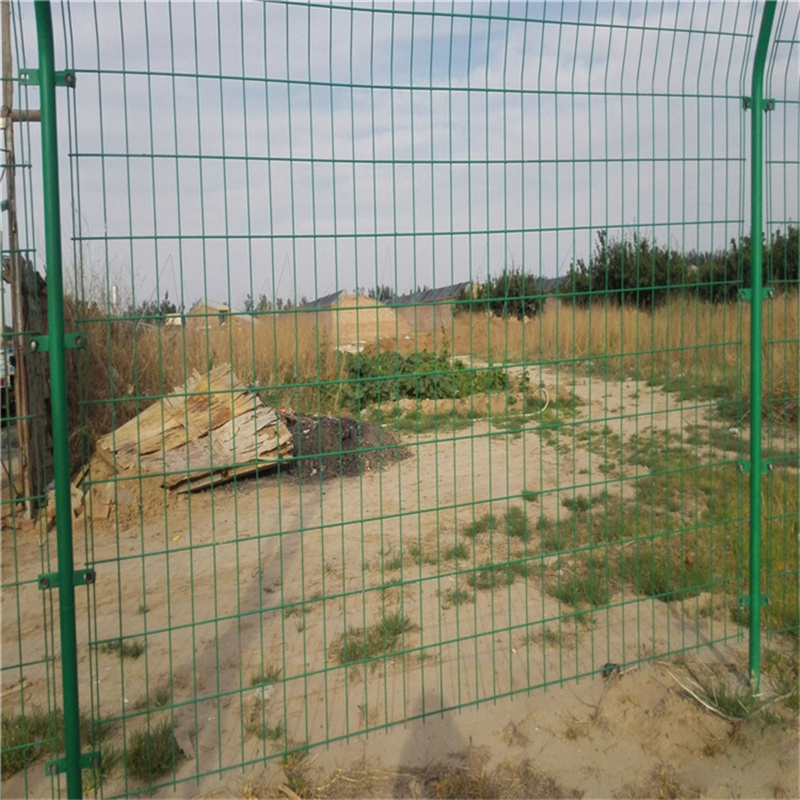 圈地雙邊絲護(hù)欄