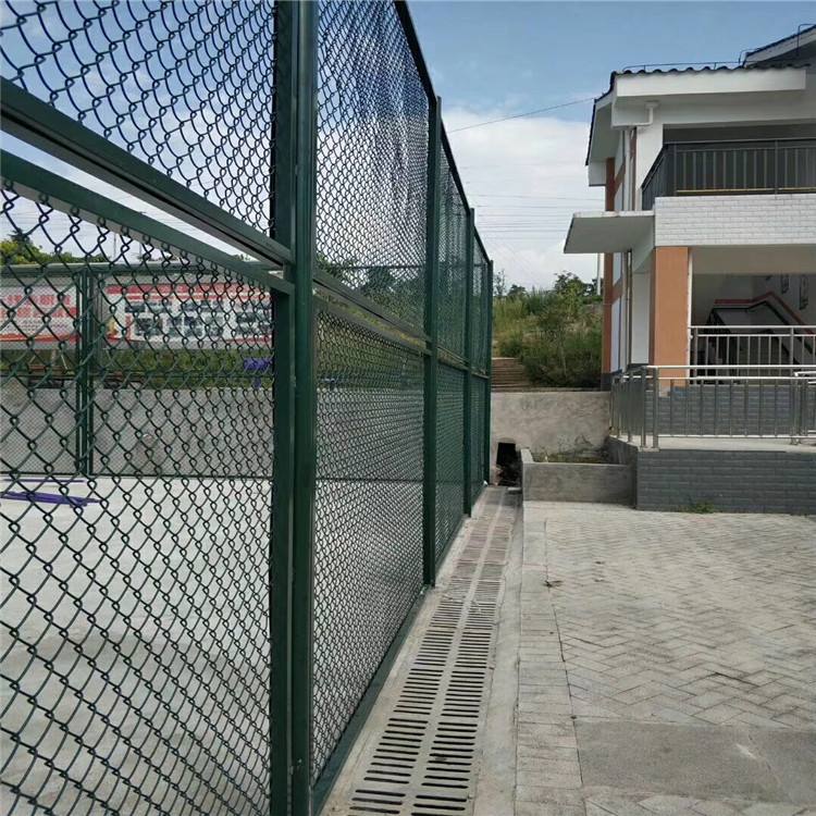 廣西組裝分層式體育場圍網(wǎng)