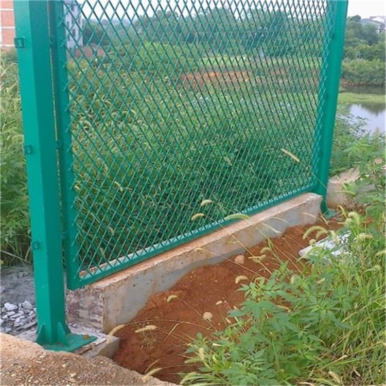 寧夏河道鋼板網隔離柵