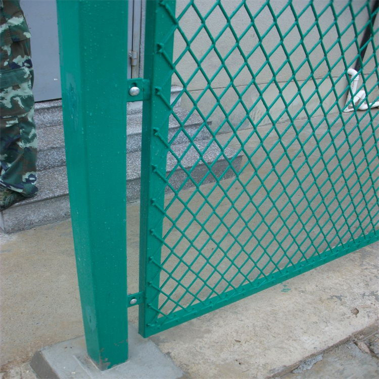 西藏鋼板網圍欄