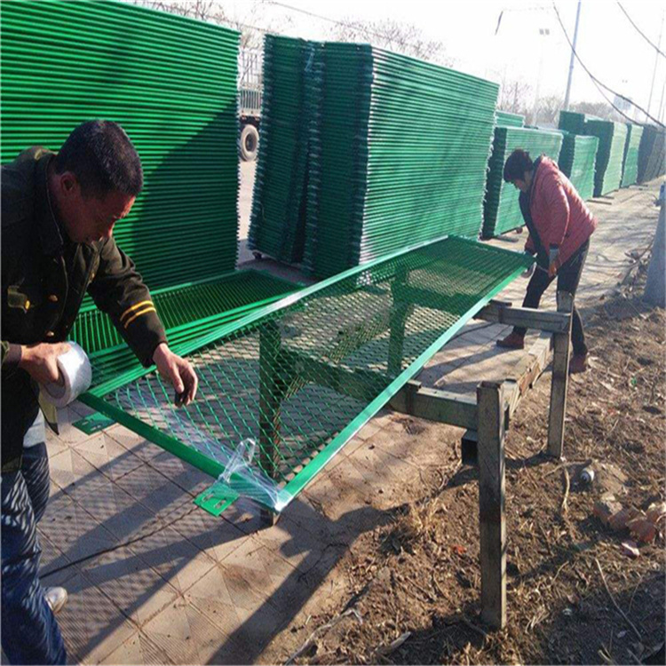 黑龍江高速公路護(hù)欄安裝設(shè)施